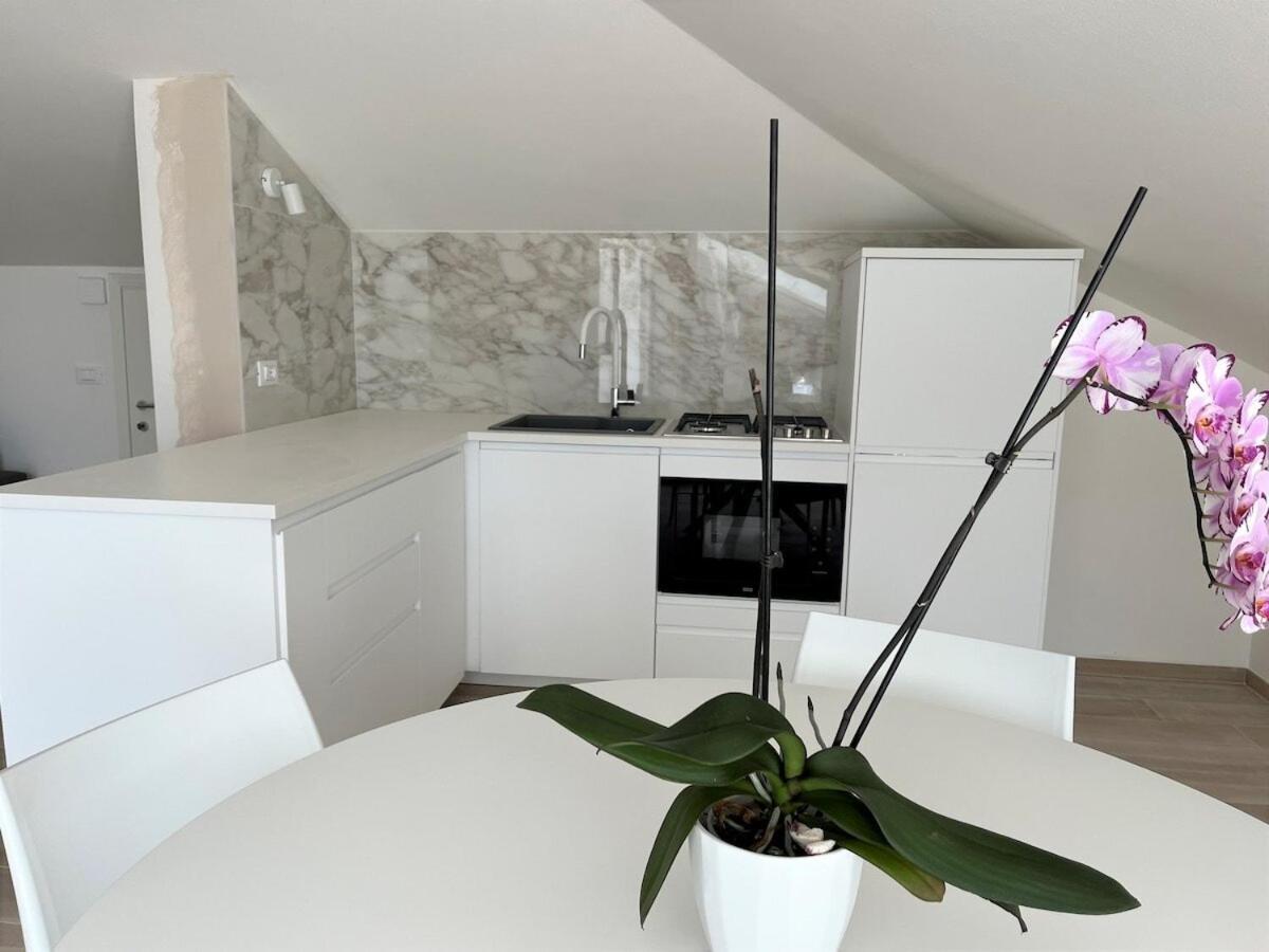 Appartamento Attico Lilium Peschiera del Garda Esterno foto