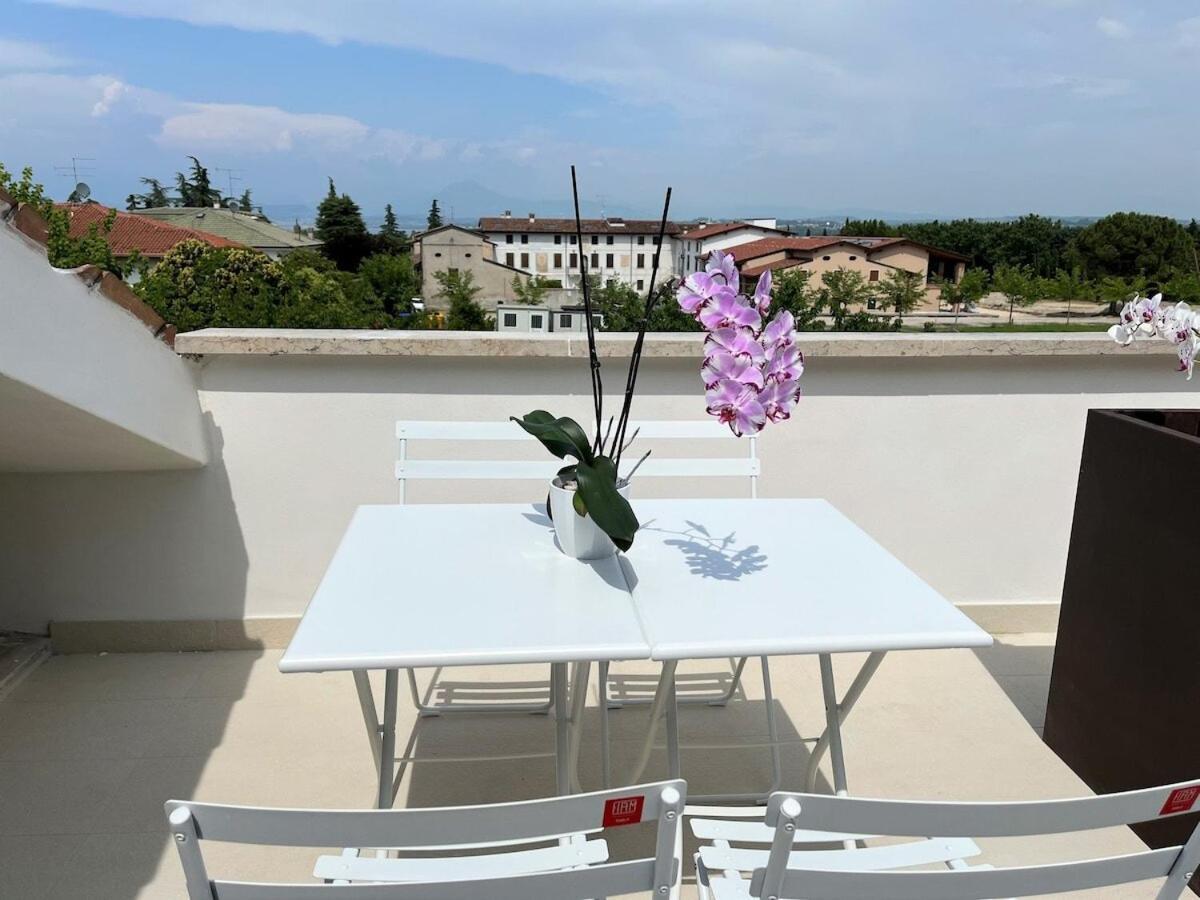 Appartamento Attico Lilium Peschiera del Garda Esterno foto