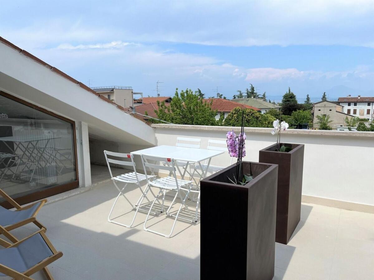 Appartamento Attico Lilium Peschiera del Garda Esterno foto