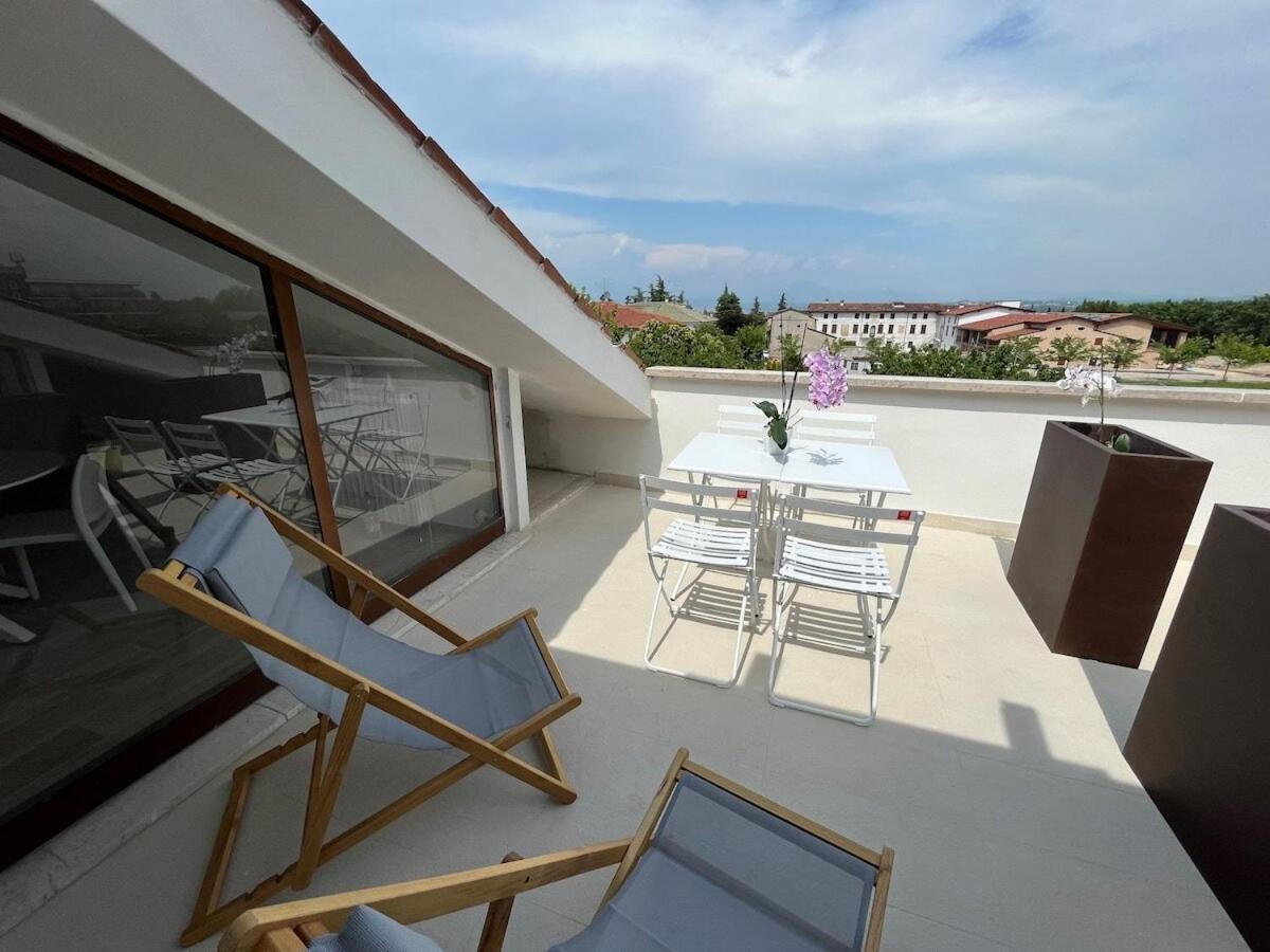 Appartamento Attico Lilium Peschiera del Garda Esterno foto