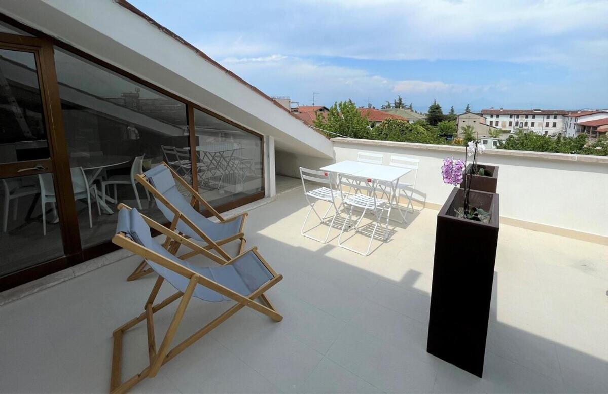 Appartamento Attico Lilium Peschiera del Garda Esterno foto